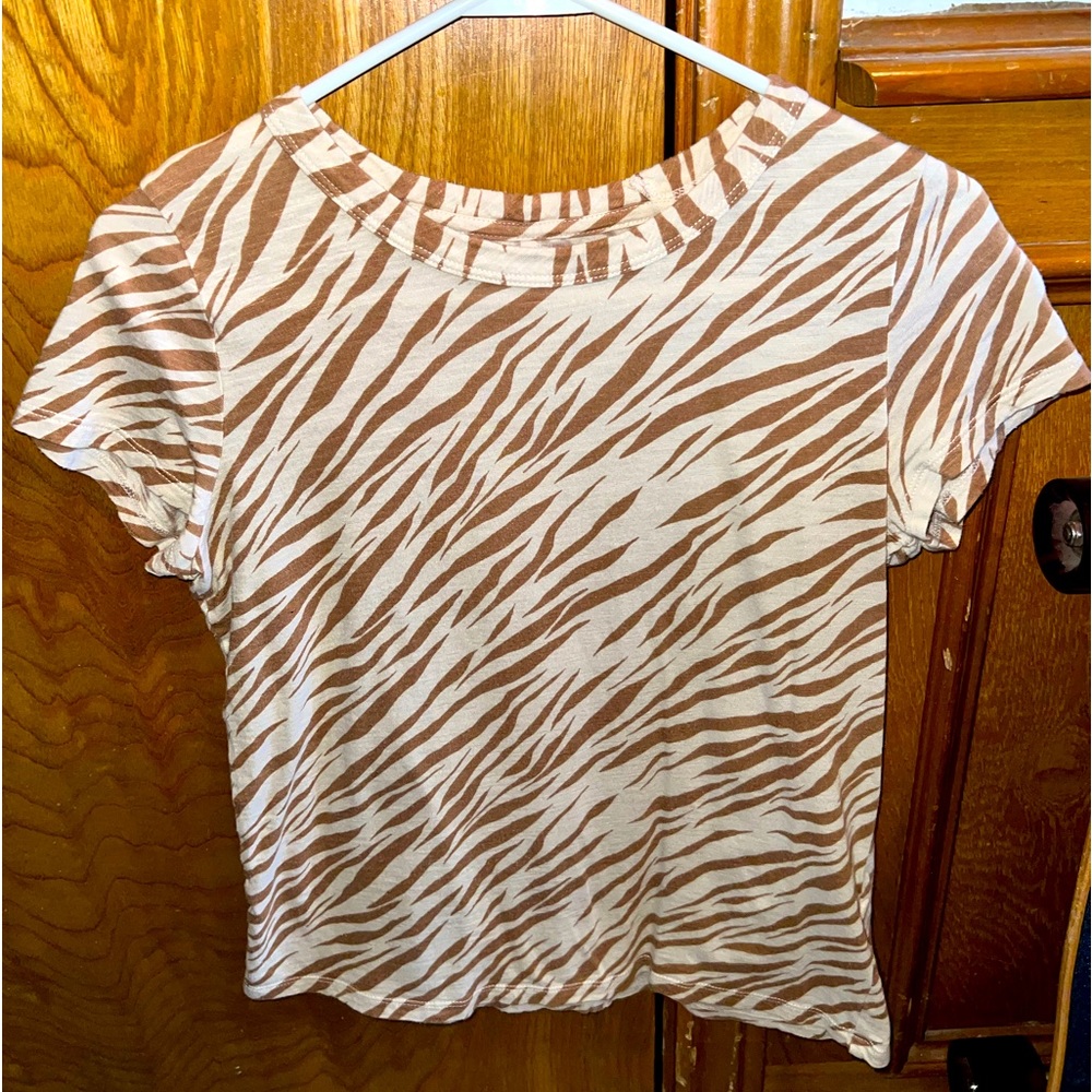 Banana republic cream/tan short sleeve zebra/tiger print shirt very soft !